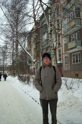 Me in front of the apartment, an old Krushtjov building where Anna and Yakov are living around 30 minutes by bus from the center of Yaroslavl - a city of 600.000 inhabitants.